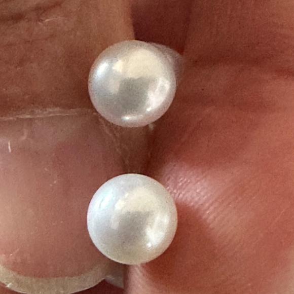 Pearl Stud Earrings - TWO Sizes - 925 Sterling Silver (10.3mm & 6.7mm) - Picture 8 of 12